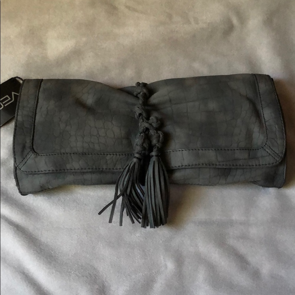 NWT ⭐️ Veond faux leather clutch.